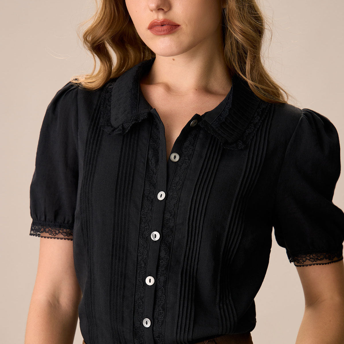 Belltoile™ Kadın Siyah Chelsea Yaka Dantel Detaylı Pamuk Bluz