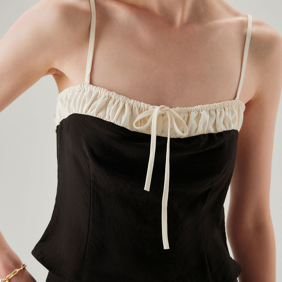 Belltoile™ Siyah Kontrast Dantelli Cami Üst