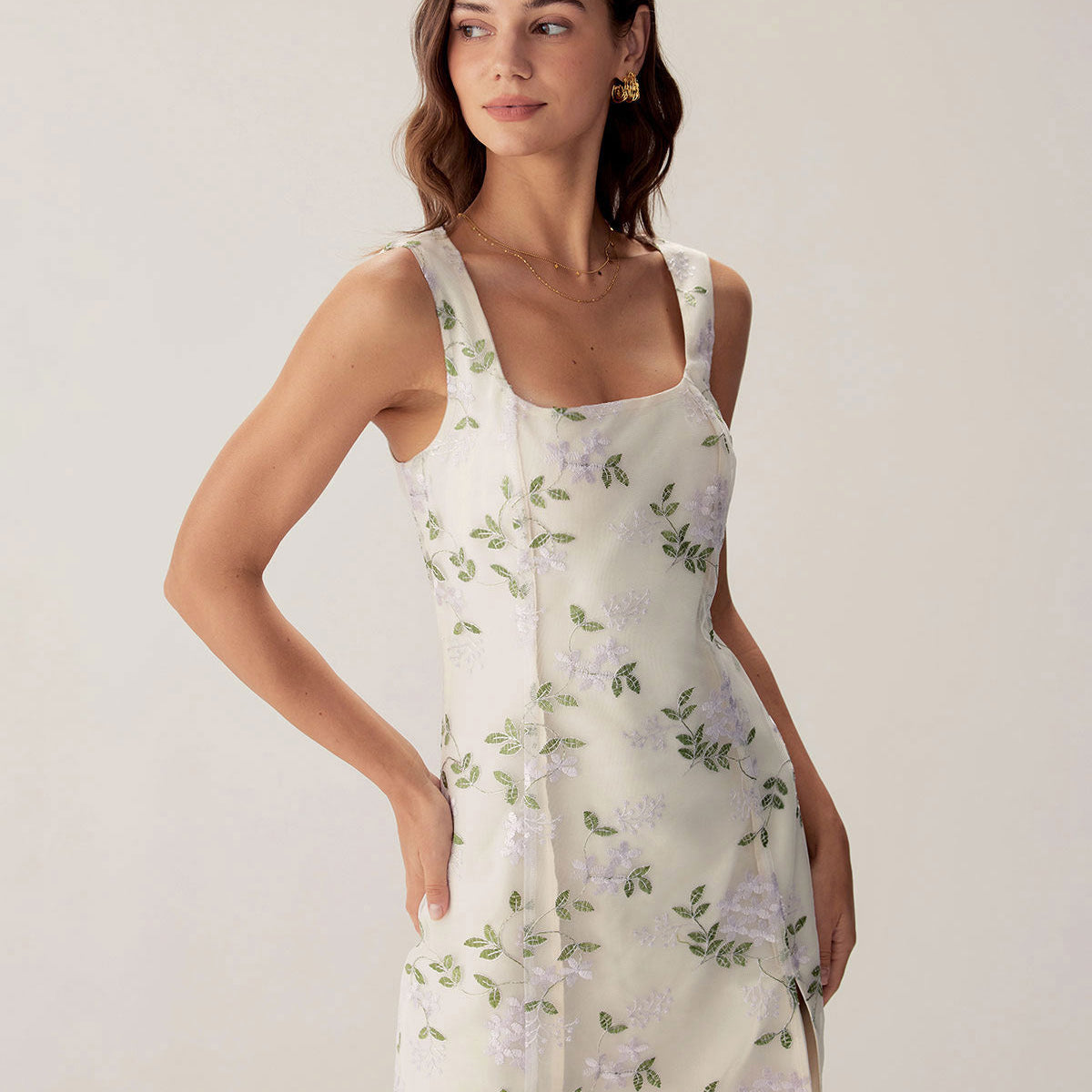 Belltoile™ Bej Kare Yaka Nakışlı Yırtmaçlı Slip Mini Elbise