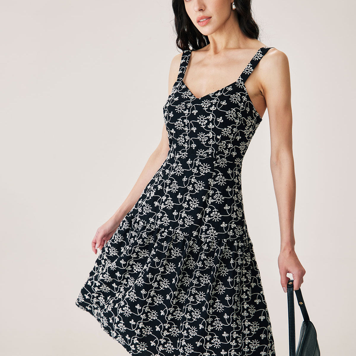 Belltoile™ Siyah Çiçek Nakışlı Slip Midi Elbise
