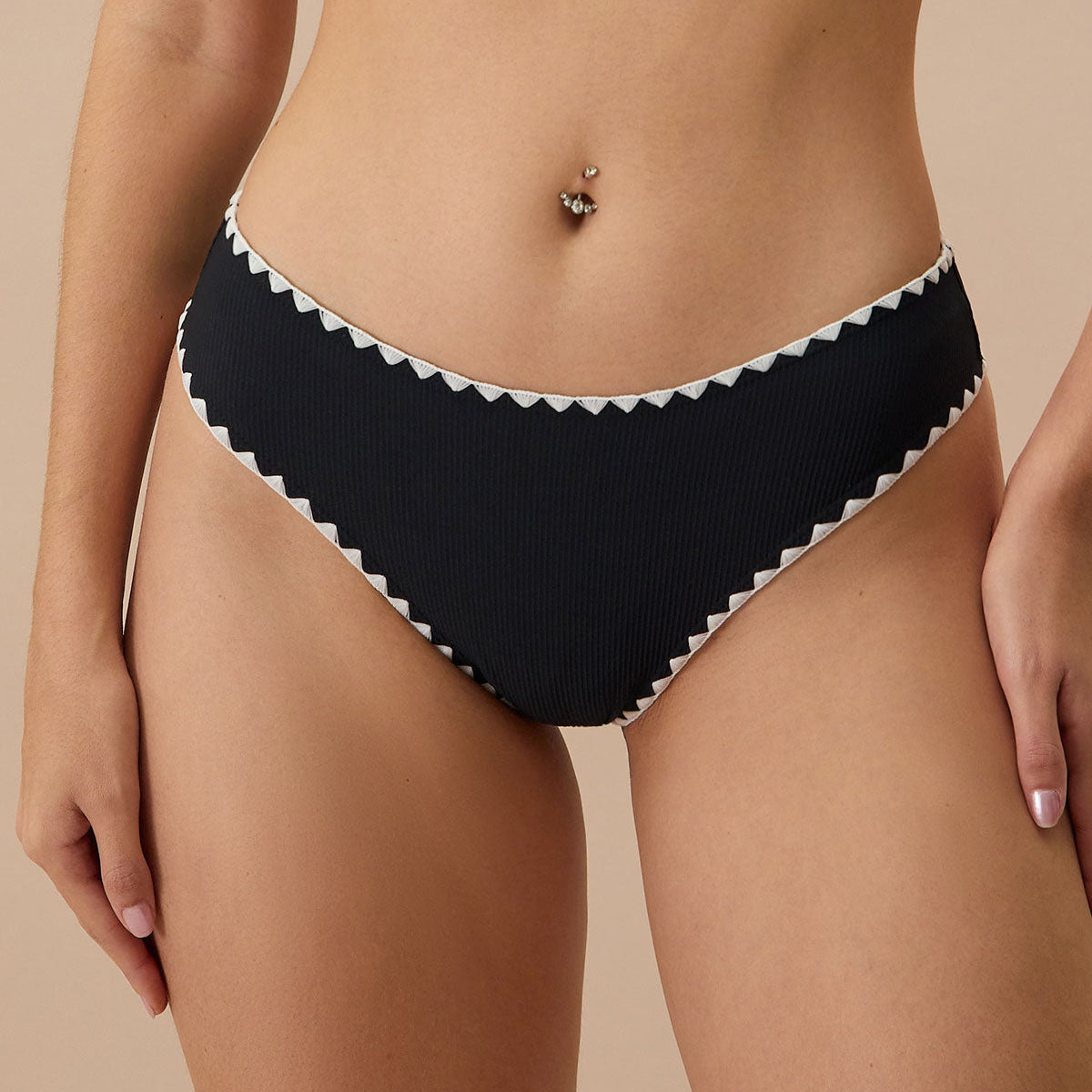 Belltoile™ Siyah Kontrast Fitilli Bikini Altı