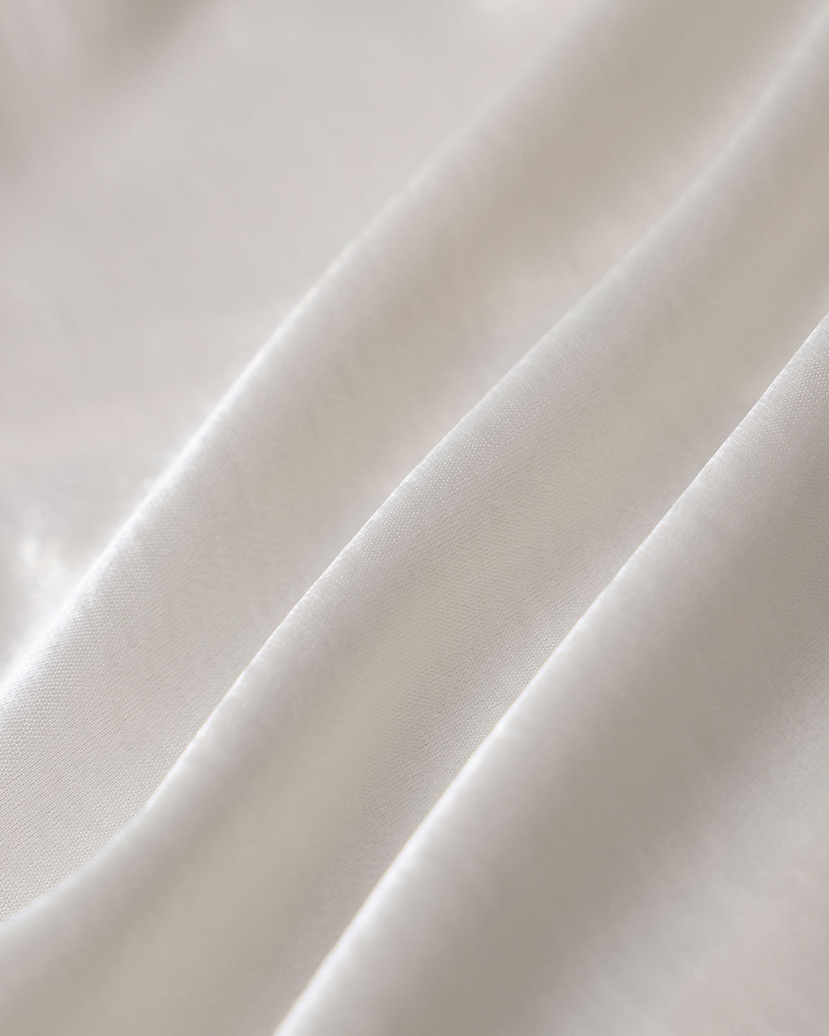 Belltoile™ Beyaz Saten V Yaka Dantelli Bluz