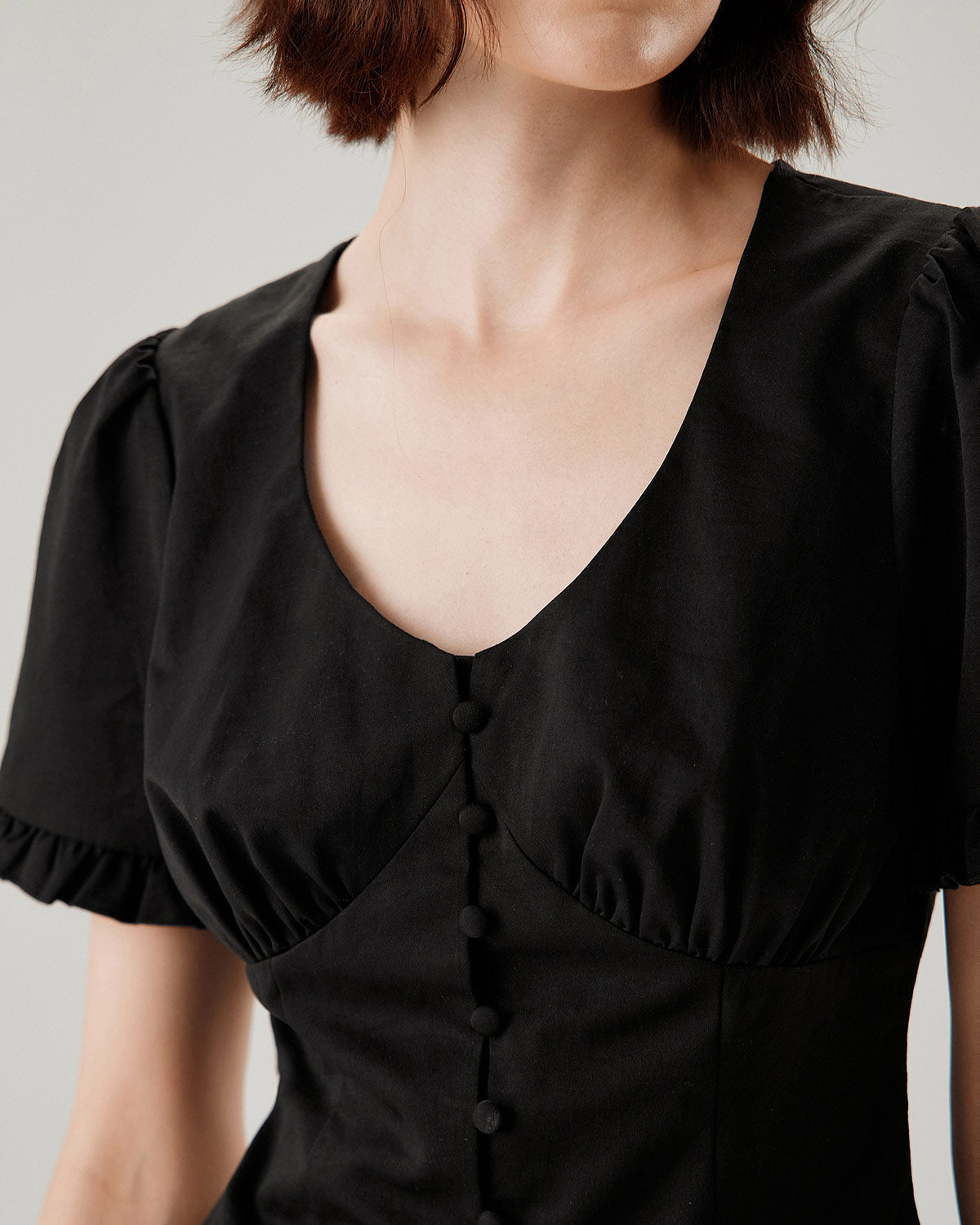 Belltoile™ Siyah V Yaka Fırfırlı Kolları Kabarık Bluz