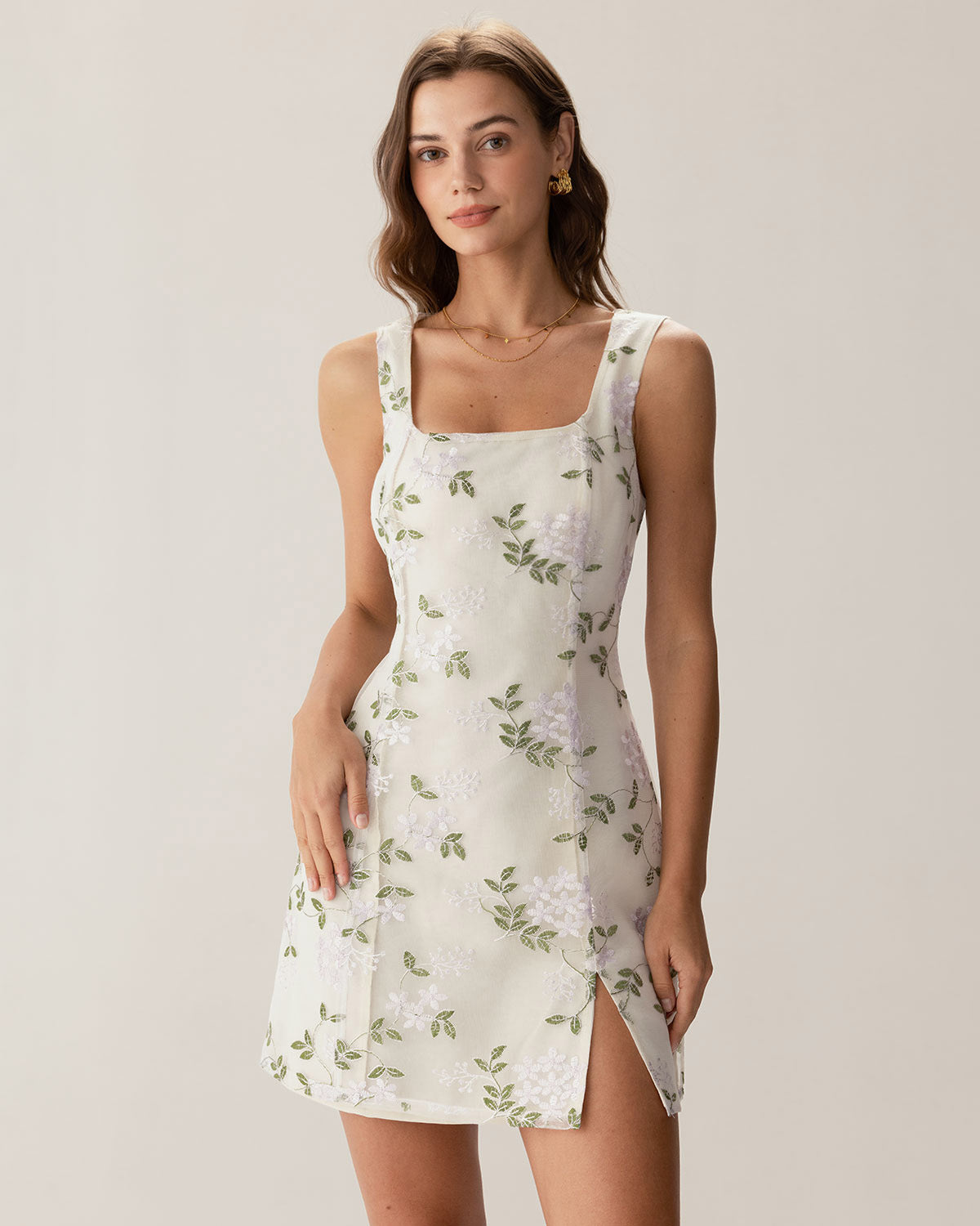 Belltoile™ Bej Kare Yaka Nakışlı Yırtmaçlı Slip Mini Elbise