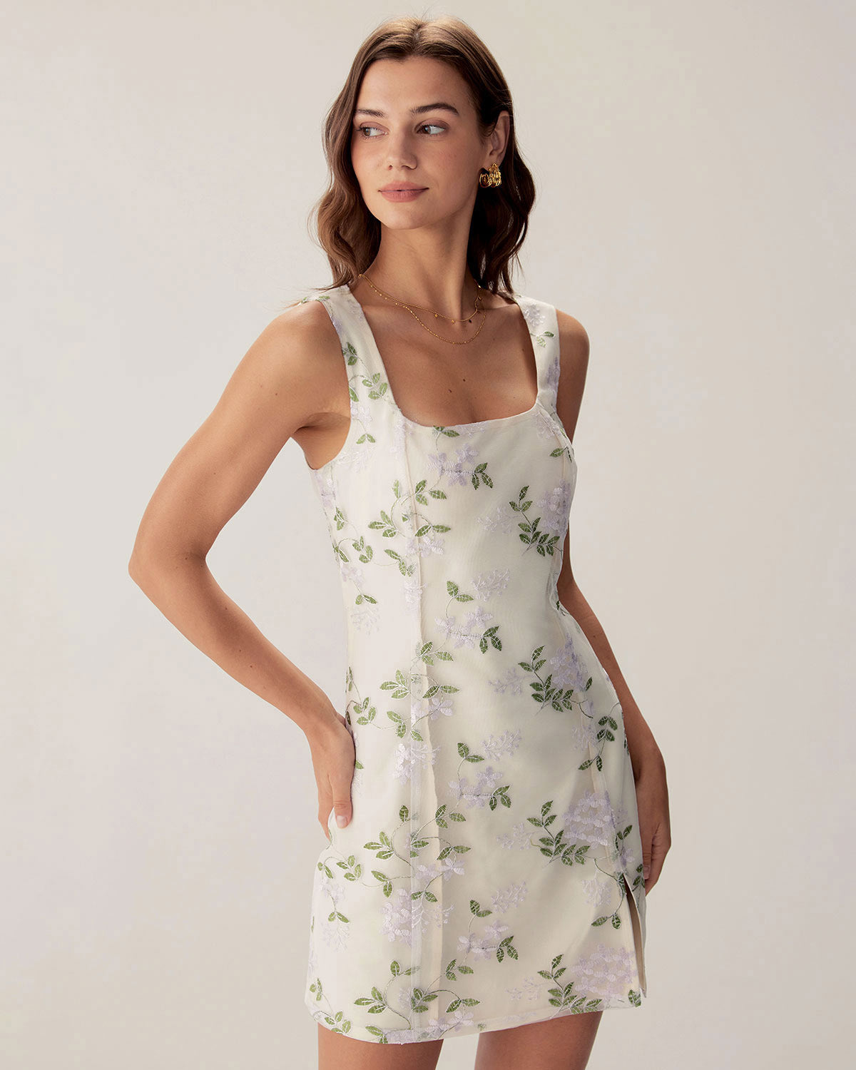 Belltoile™ Bej Kare Yaka Nakışlı Yırtmaçlı Slip Mini Elbise