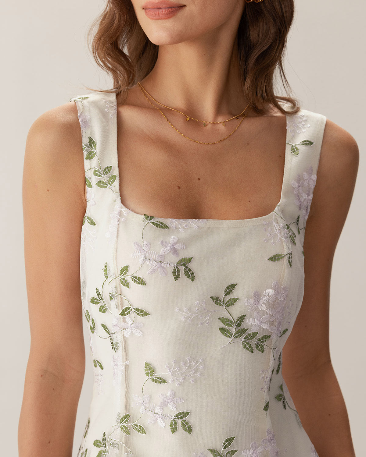 Belltoile™ Bej Kare Yaka Nakışlı Yırtmaçlı Slip Mini Elbise