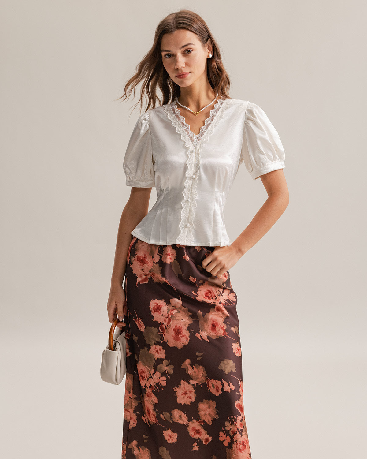 Belltoile™ Beyaz Saten V Yaka Dantelli Bluz