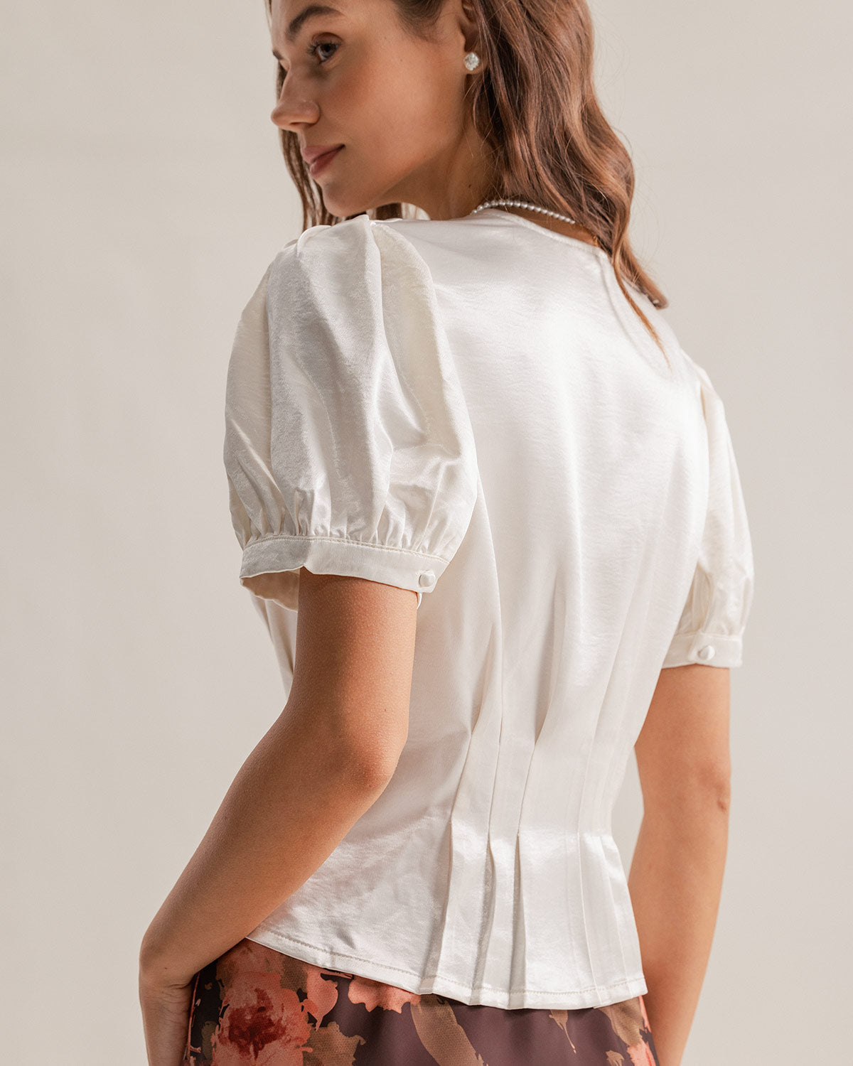 Belltoile™ Beyaz Saten V Yaka Dantelli Bluz