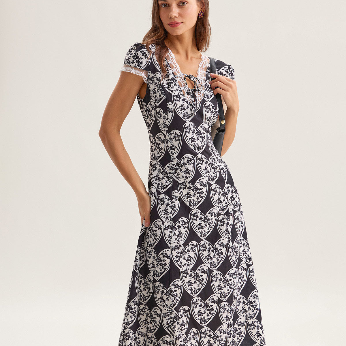 Belltoile™ Siyah Çiçekli Dantelli Midi Elbise