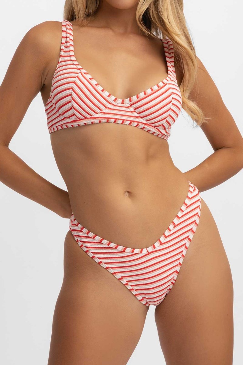 Belltoile™ Giselle Destekli Bikini Üstü / Kırmızı Jakarlı