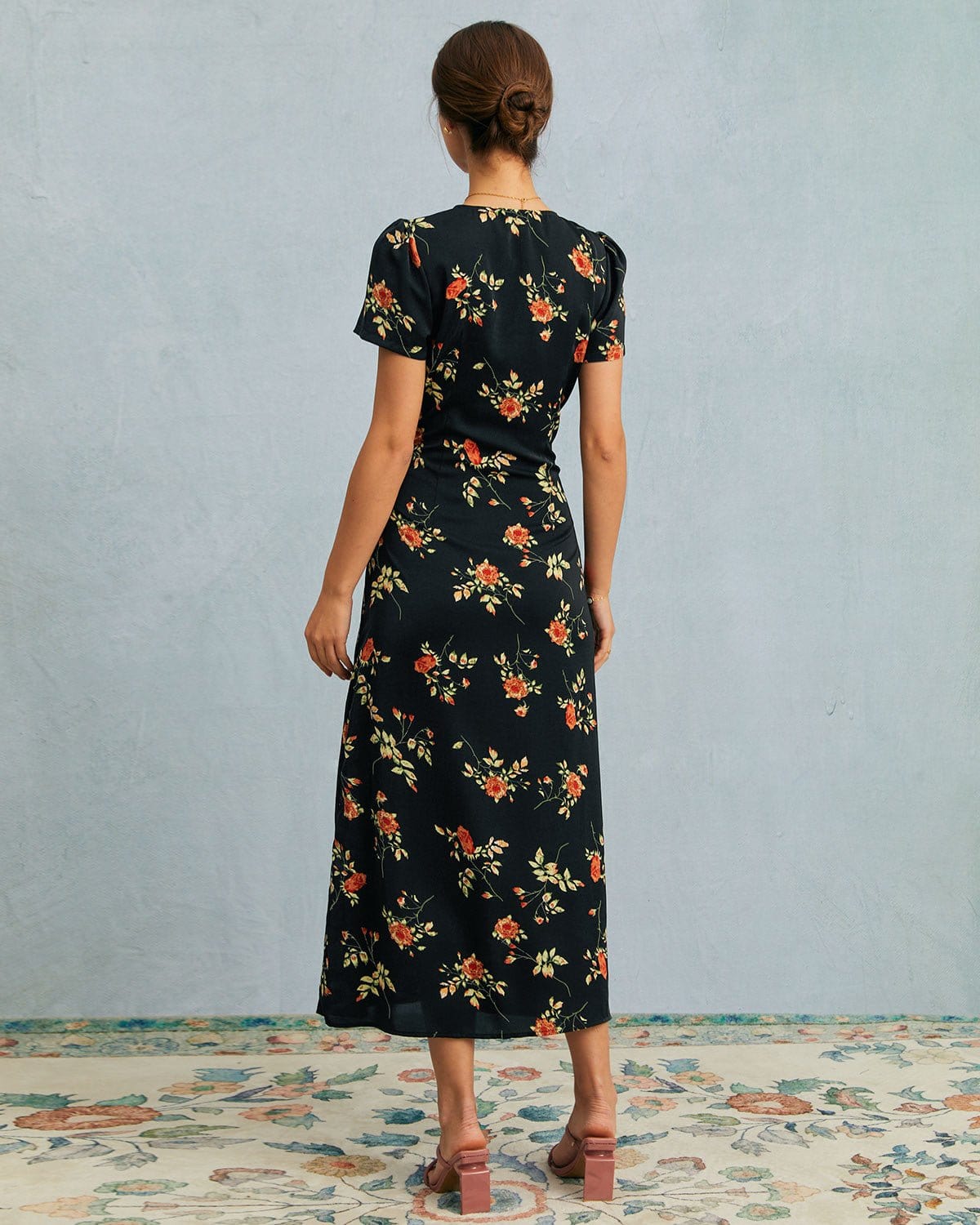 Belltoile Siyah V Yaka Çiçekli Kısa Kol Maxi Elbise