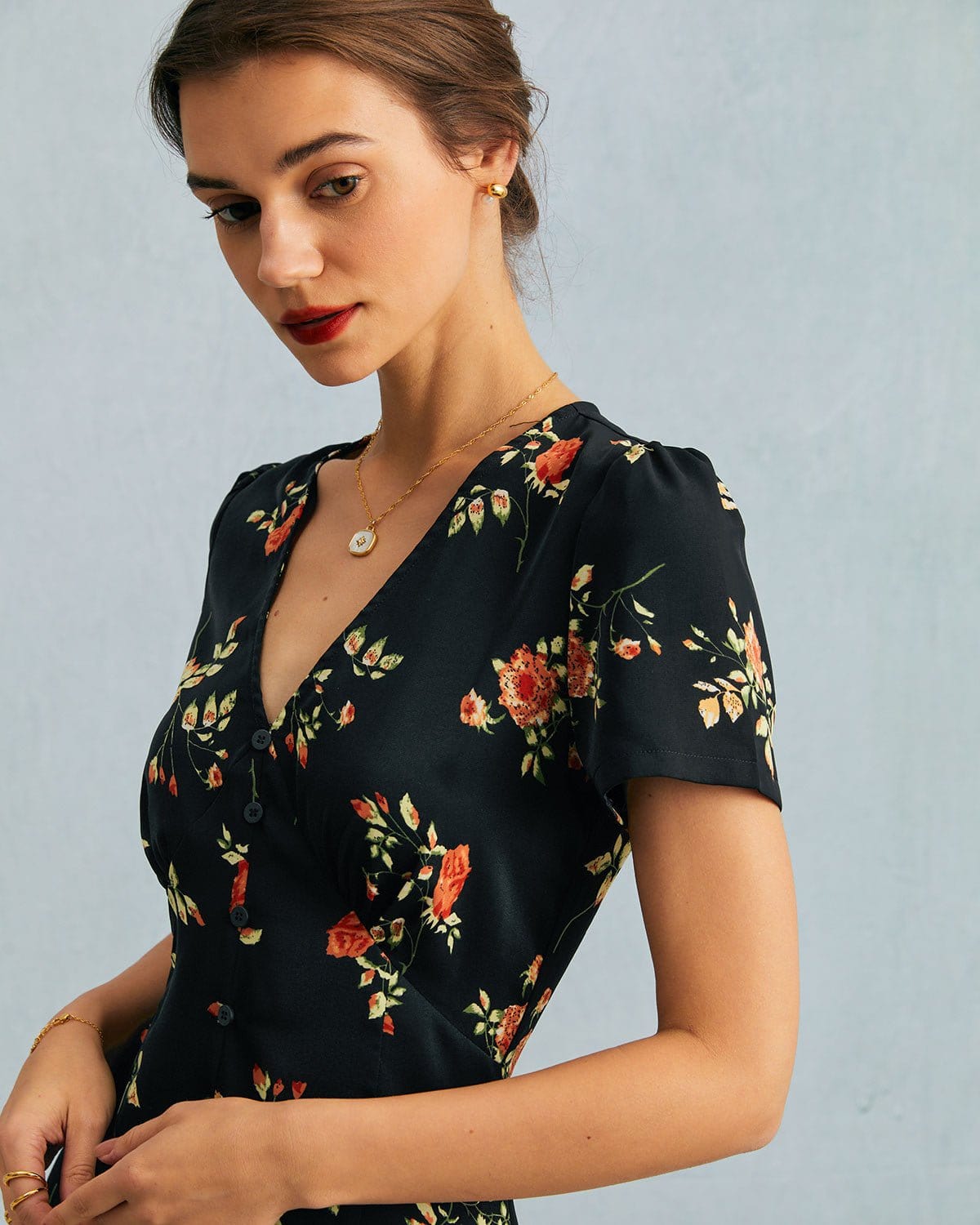 Belltoile Siyah V Yaka Çiçekli Kısa Kol Maxi Elbise