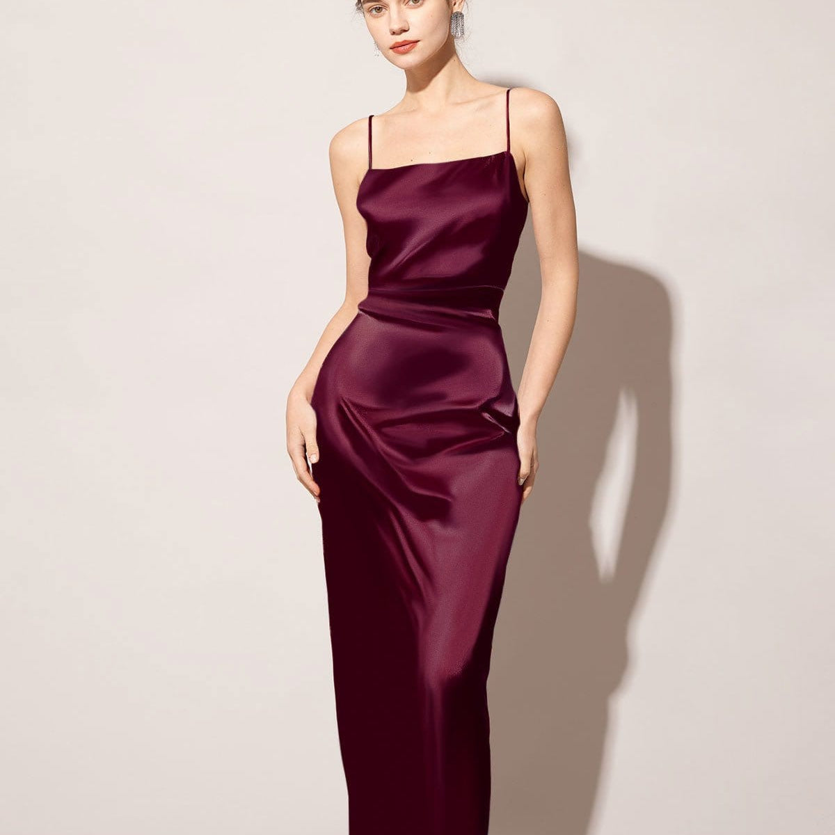 Belltoile™ Kırmızı Sırt Yırtmaçlı Saten Askılı Maxi Elbise