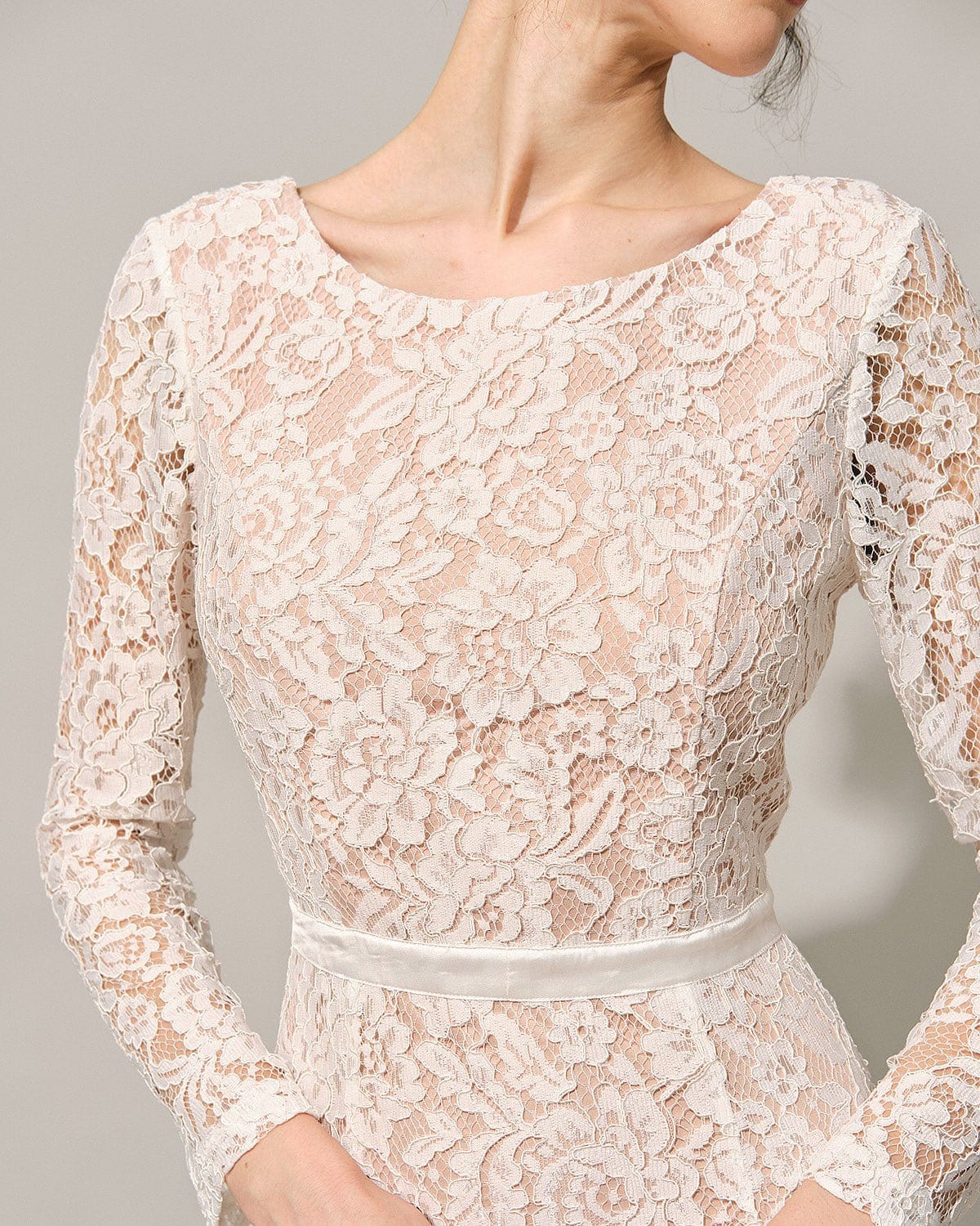 Belltoile™ Beyaz Dantel Uzun Kollu Sırtı Açık Maxi Elbise