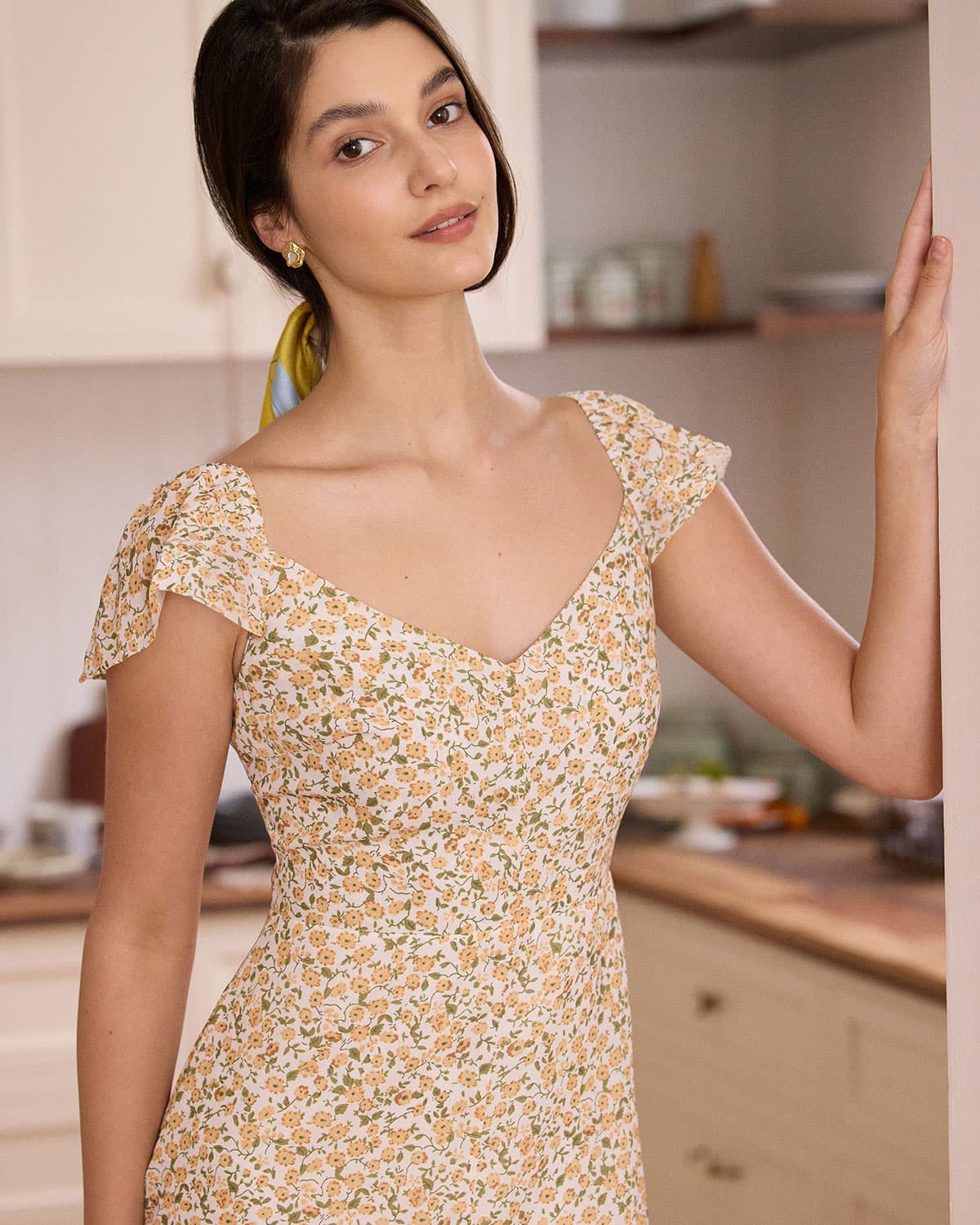 Belltoile™ Sarı V Yaka Çiçek Yırtmaçlı Midi Elbise