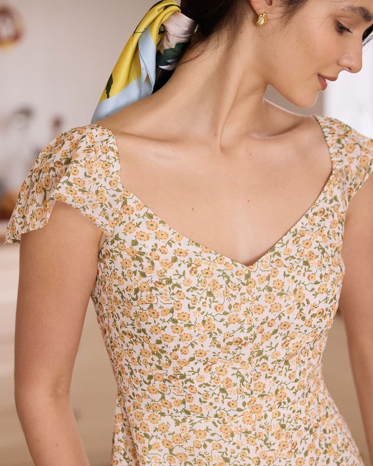 Belltoile™ Sarı V Yaka Çiçek Yırtmaçlı Midi Elbise