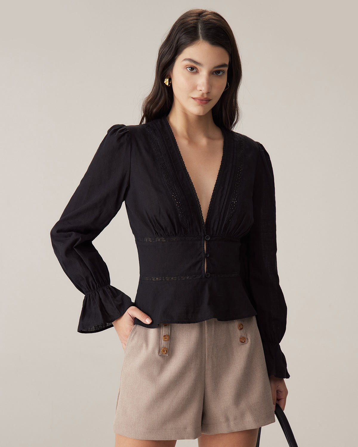 Belltoile™ Siyah V Yaka Fırfırlı Bluz
