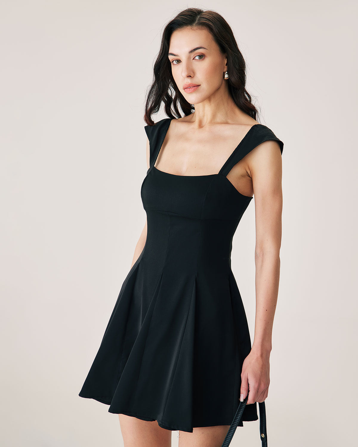 Belltoile™ Siyah Kare Yaka Büzgülü Mini Elbise