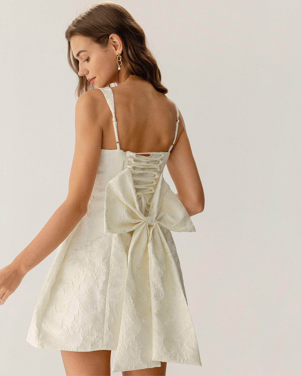 Belltoile Beyaz Dokulu Fiyonklu Slip Mini Elbise