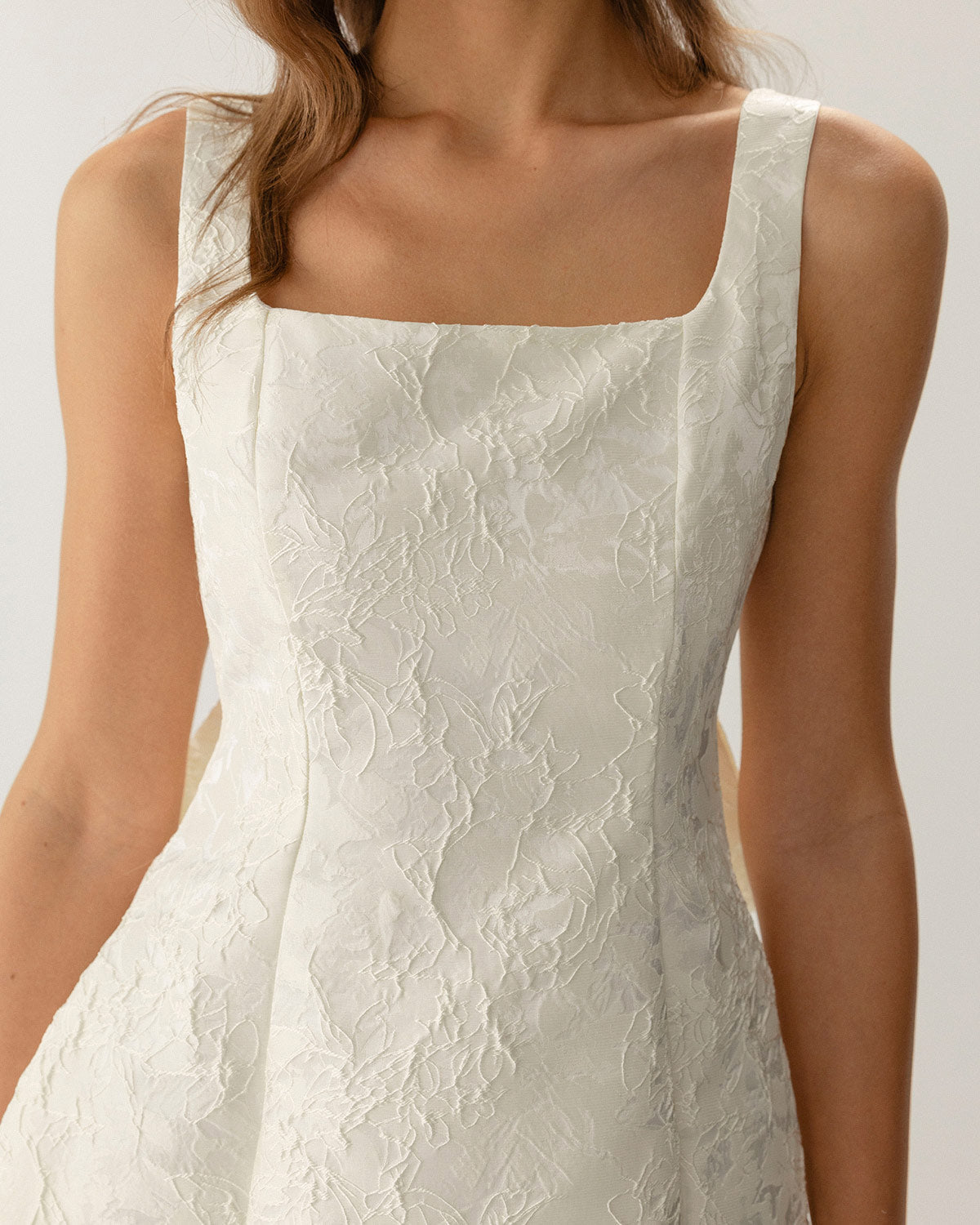 Belltoile Beyaz Dokulu Fiyonklu Slip Mini Elbise