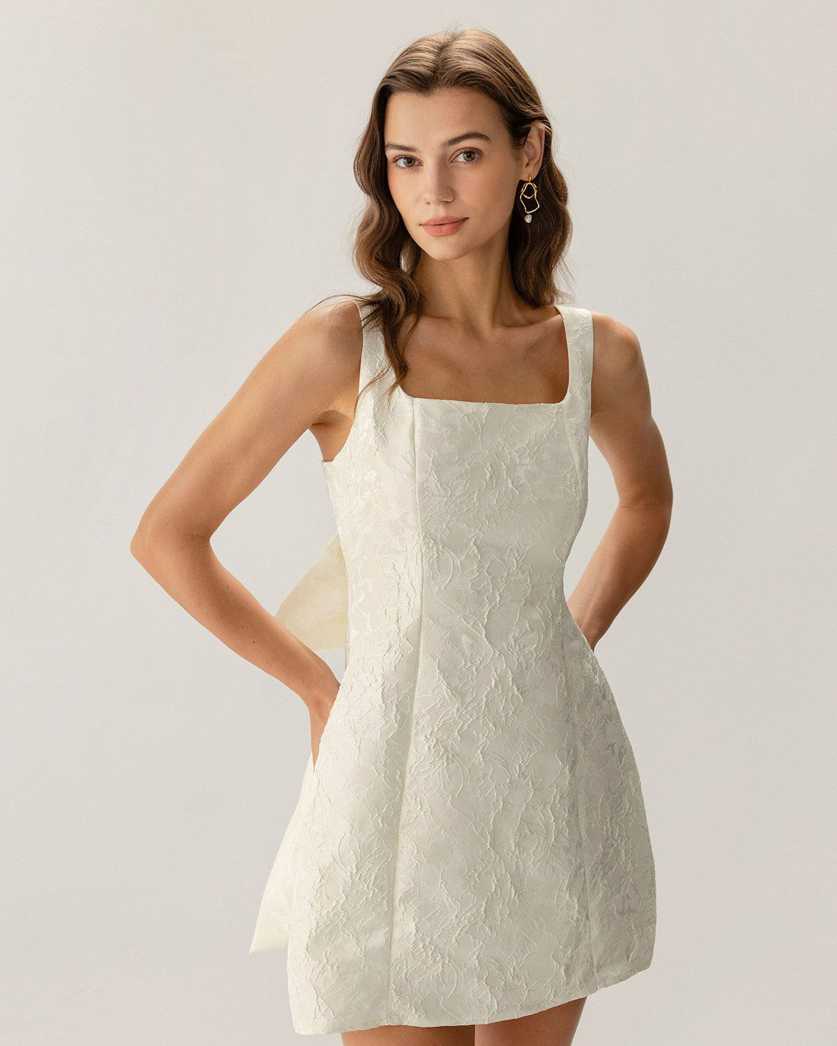 Belltoile Beyaz Dokulu Fiyonklu Slip Mini Elbise