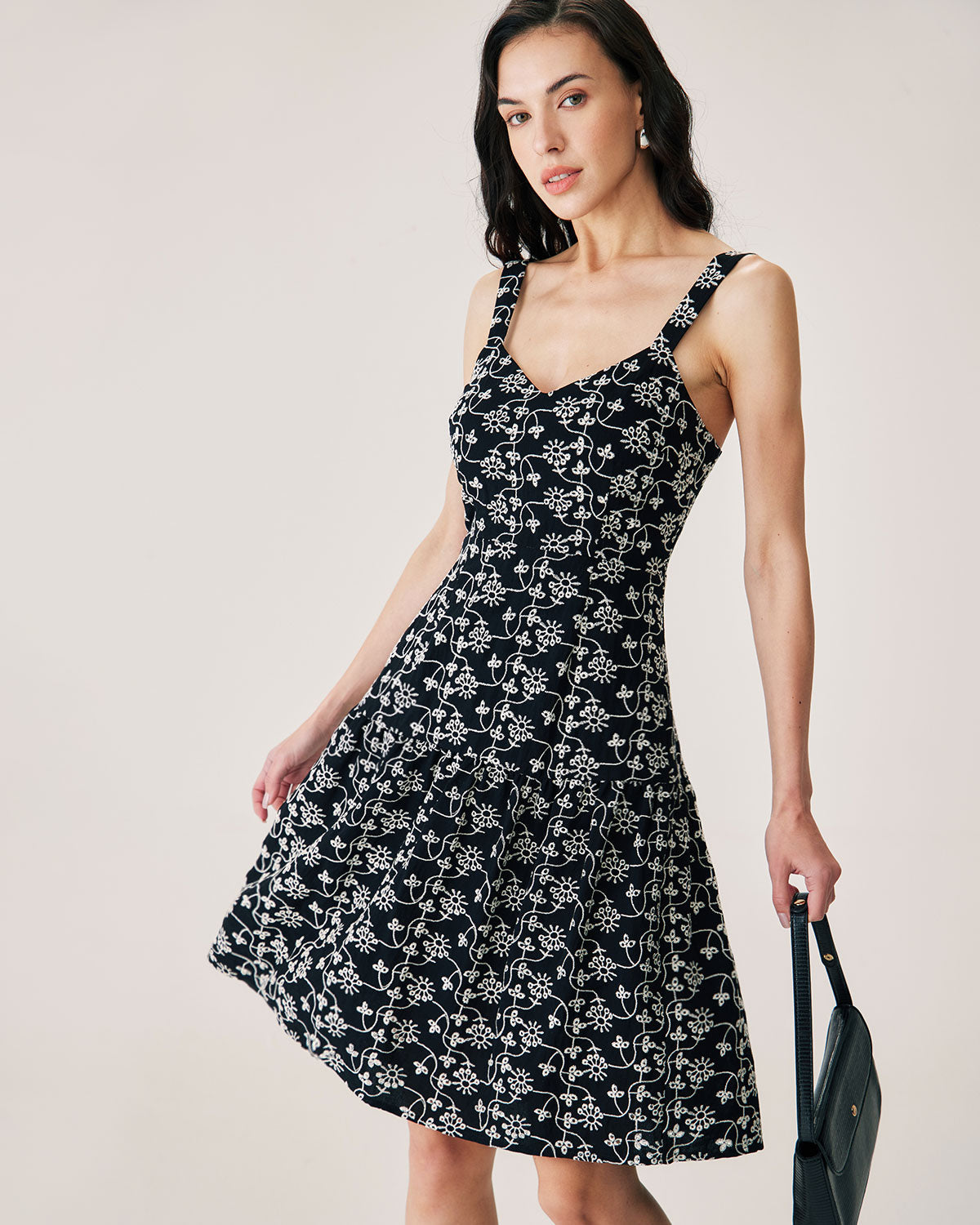 Belltoile™ Siyah Çiçek Nakışlı Slip Midi Elbise