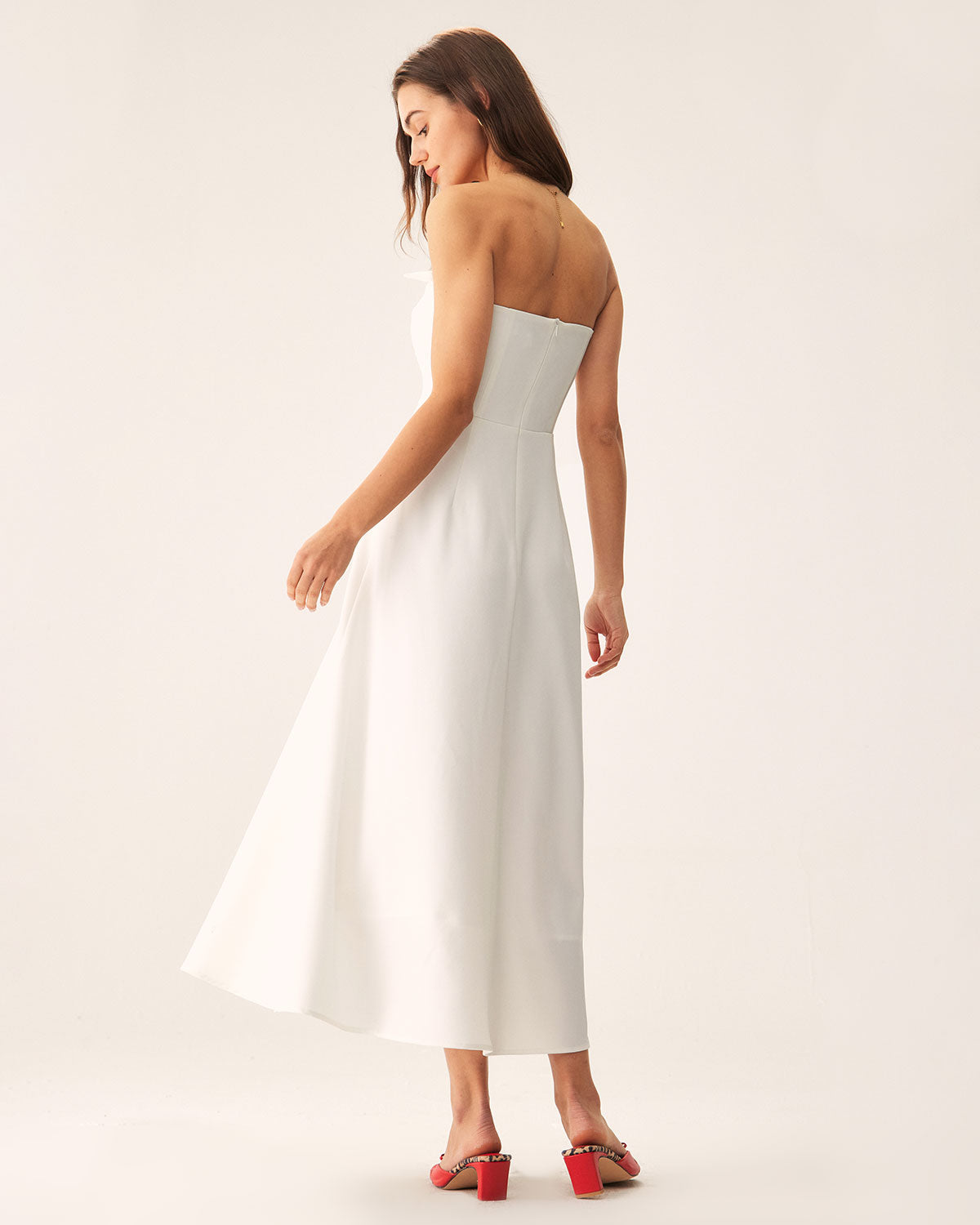 Belltoile™ Beyaz Straplez Büzgülü Sırtı Açık Maxi Elbise
