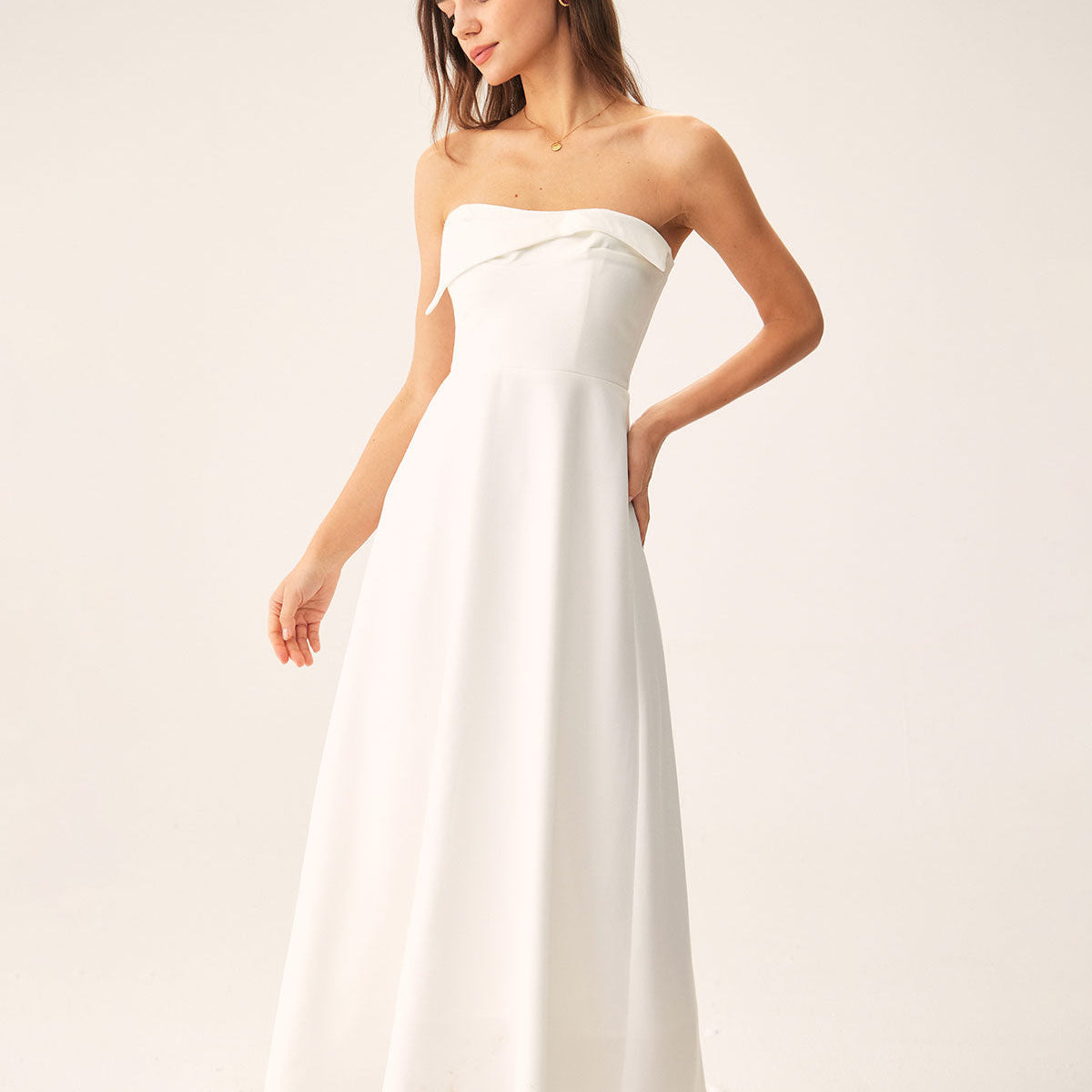 Belltoile™ Beyaz Straplez Büzgülü Sırtı Açık Maxi Elbise