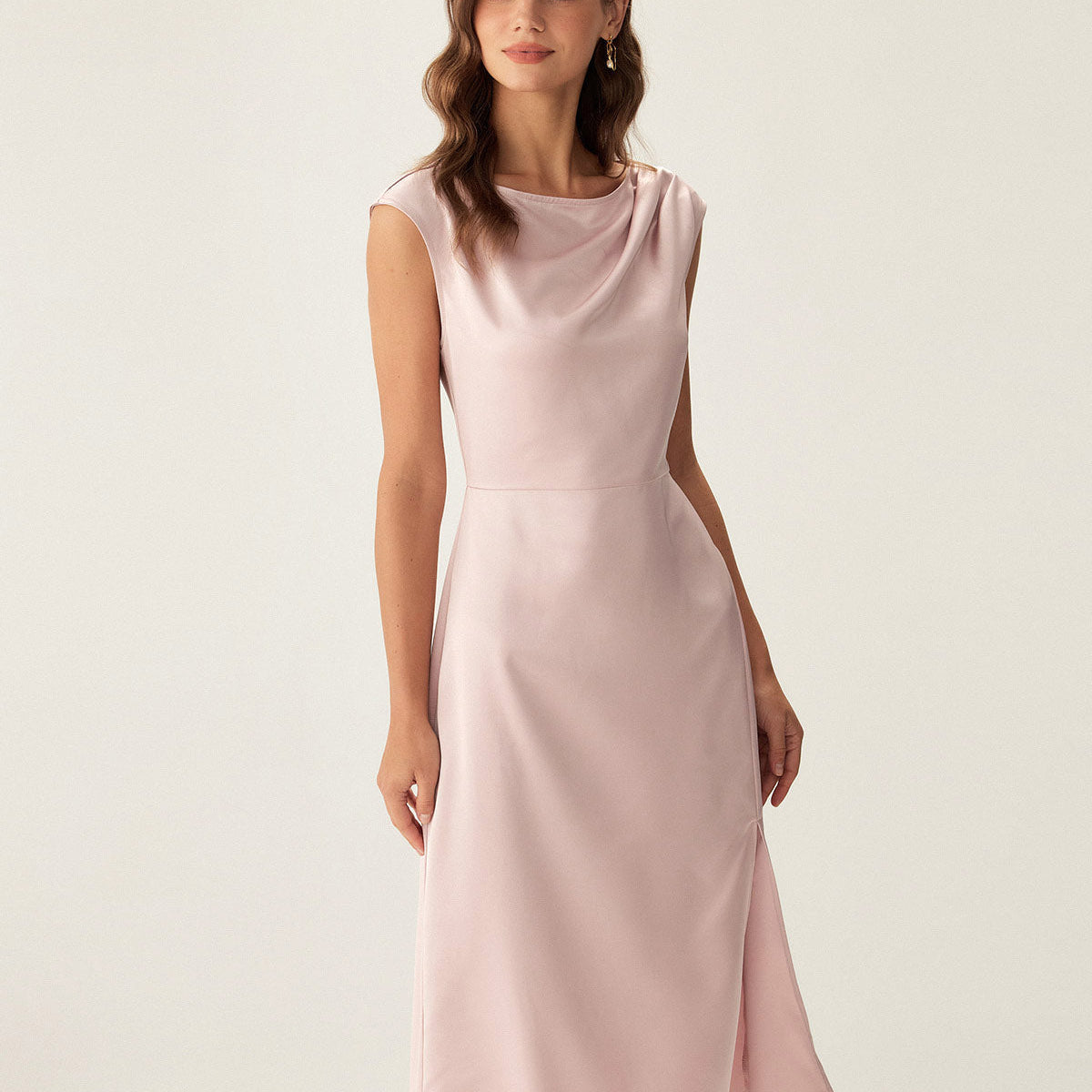 Belltoile™ Pembe Saten Kayık Yaka Yırtmaçlı Kolsuz Midi Elbise